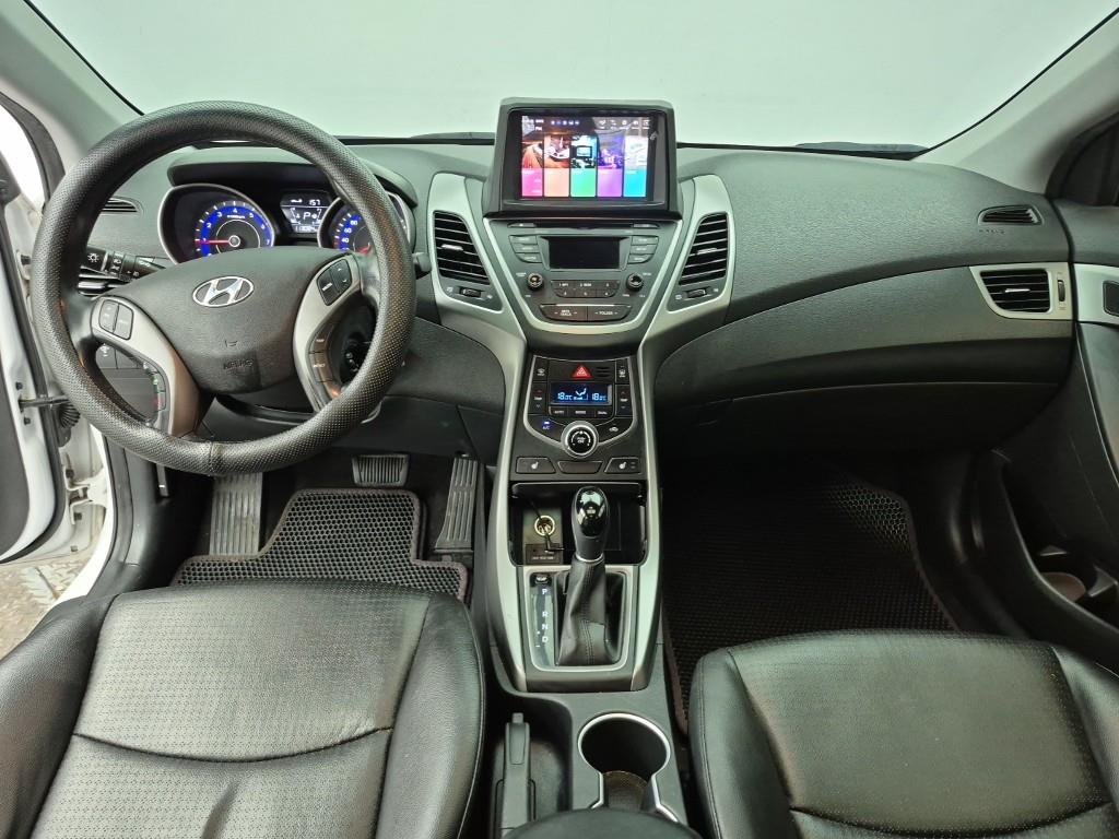 HYUNDAI Avante - Vista 5