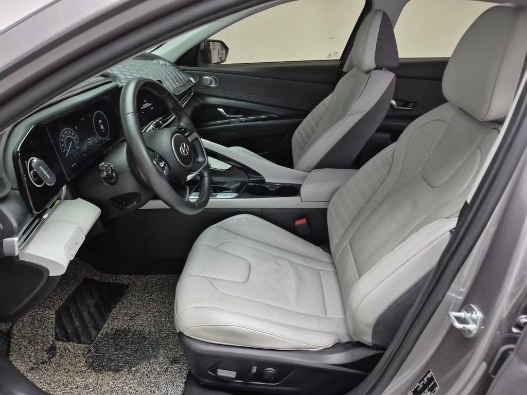 HYUNDAI Avante - Vista 11