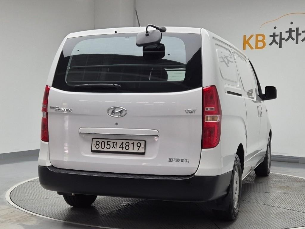HYUNDAI Starex - Vista 3