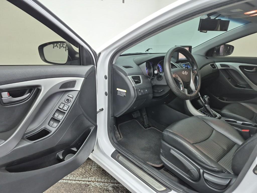 HYUNDAI Avante 2015 Blanco - Importación desde Corea - HF Imports Iquique - Foto 17