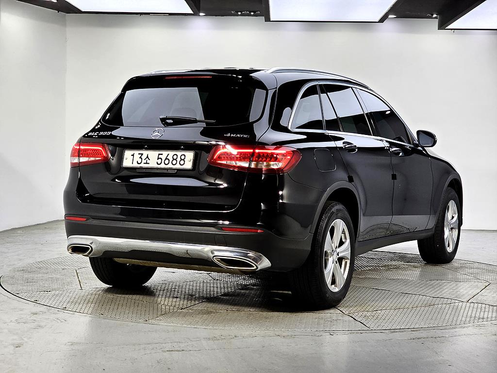 Mercedes Benz GLC Class - Vista 4