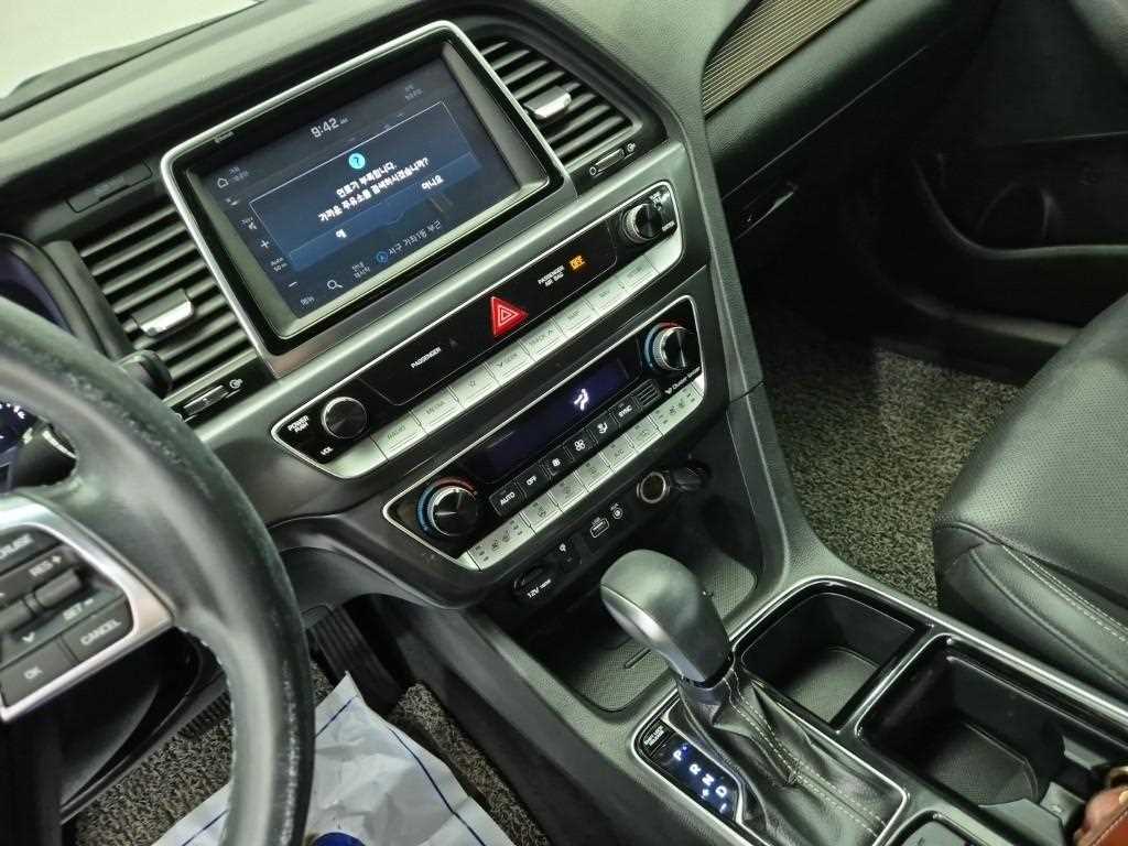 HYUNDAI Sonata - Vista 10
