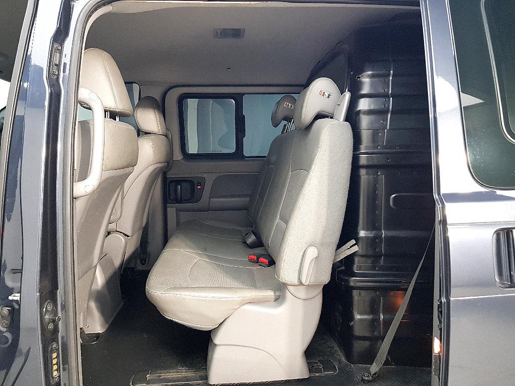 HYUNDAI Starex - Vista 9