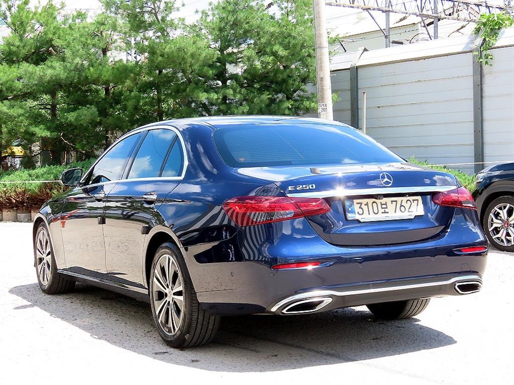 Mercedes Benz E class - Vista 3