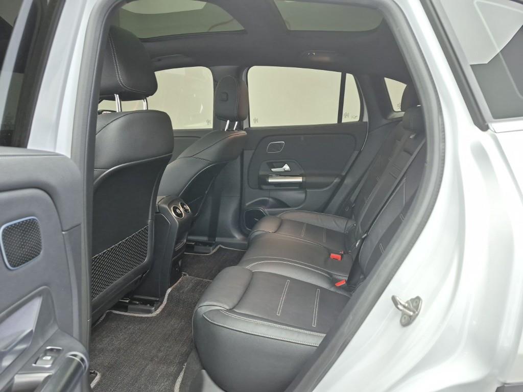Mercedes Benz EQA - Vista 12