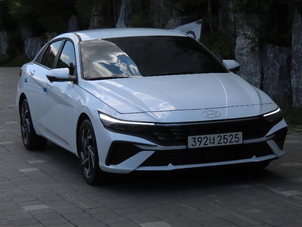 HYUNDAI Avante - Vista 3