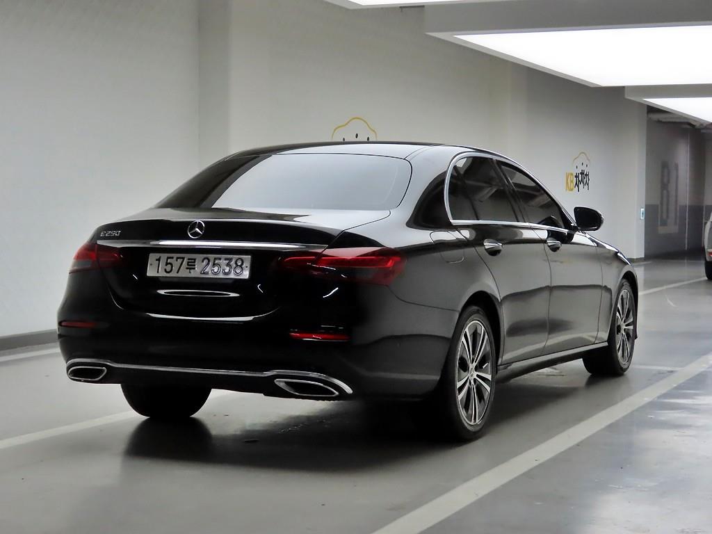 Mercedes Benz E class - Vista 4