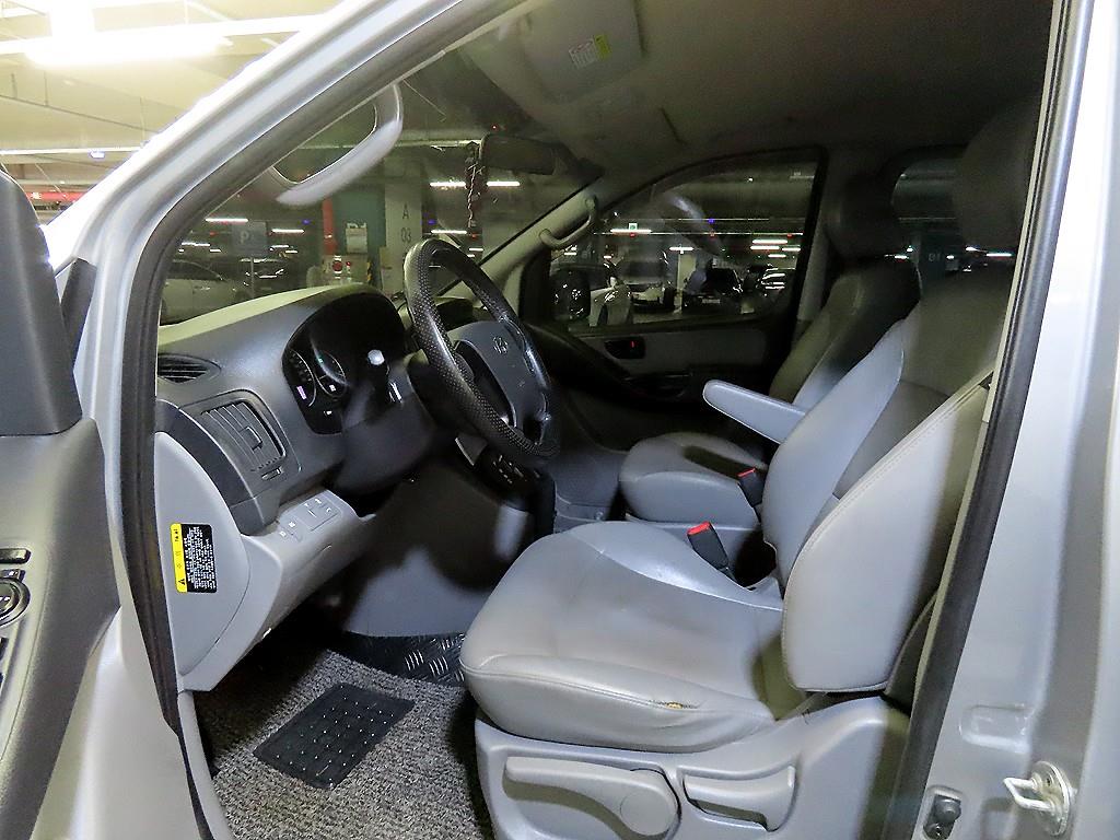 HYUNDAI Starex - Vista 6