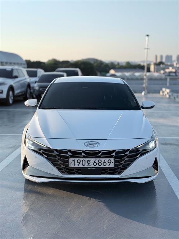 HYUNDAI Avante - Vista 2