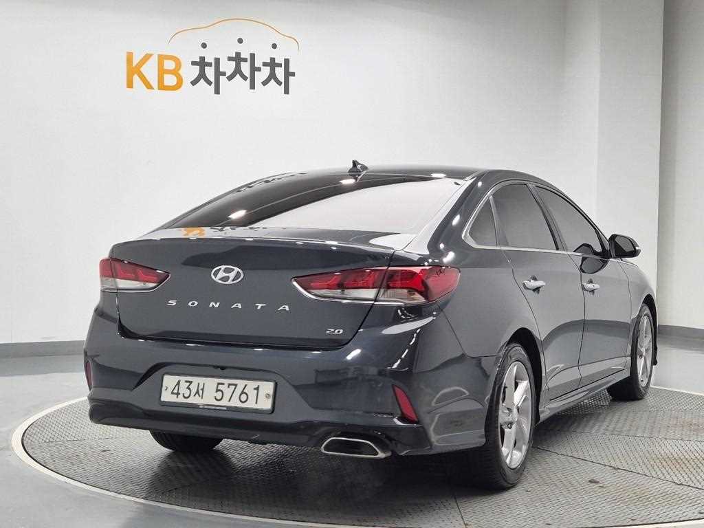 HYUNDAI Sonata - Vista 3