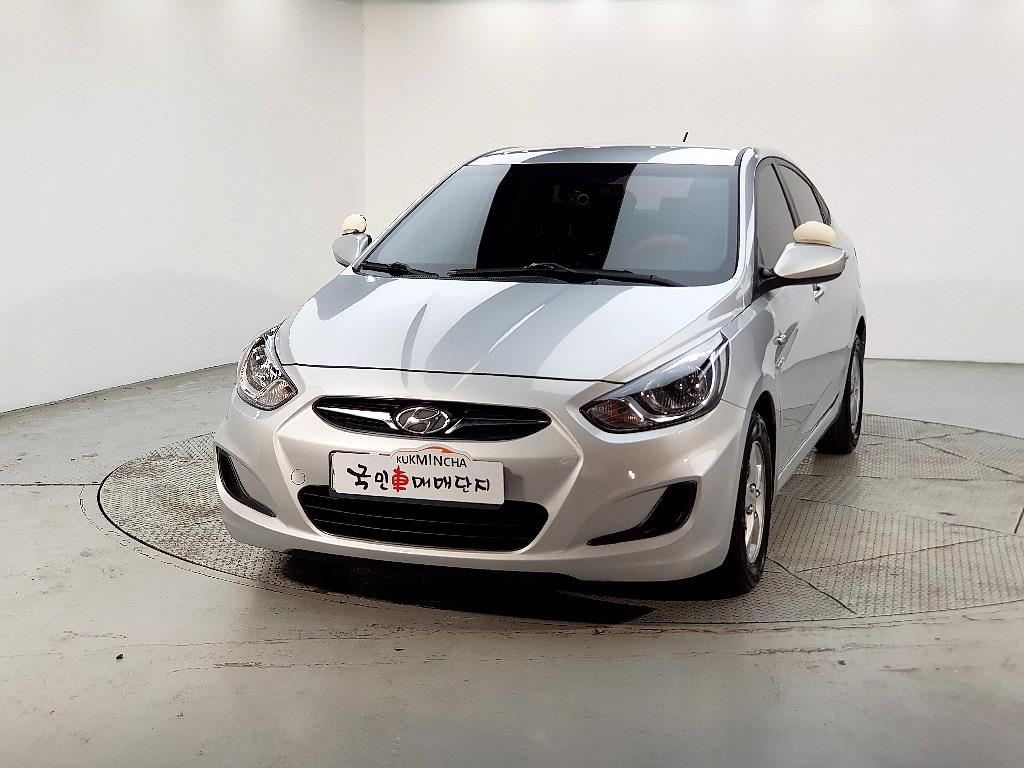 HYUNDAI Accent - Vista 2