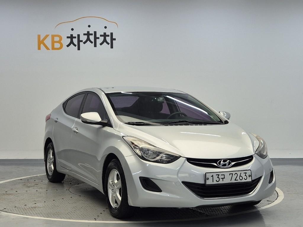 HYUNDAI Avante - Vista 2