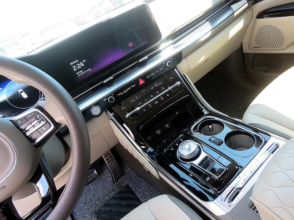 KIA Carnival - Vista 12