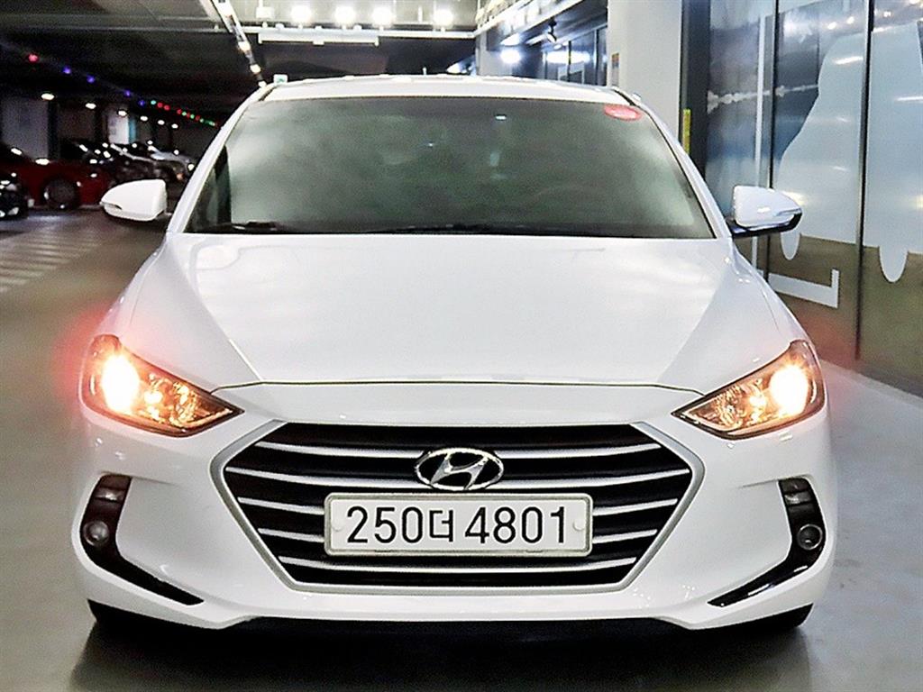 HYUNDAI Avante - Vista 2