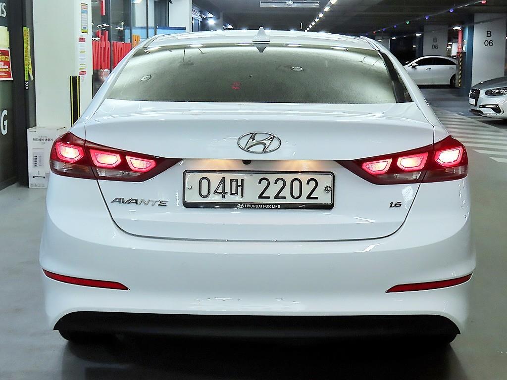 HYUNDAI Avante - Vista 5
