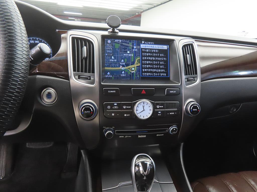 HYUNDAI Equus - Vista 10