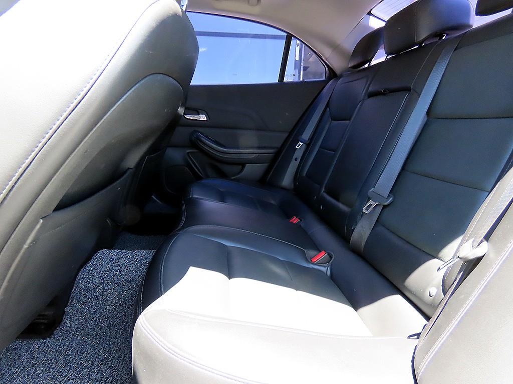 Chevrolet Malibu - Vista 6
