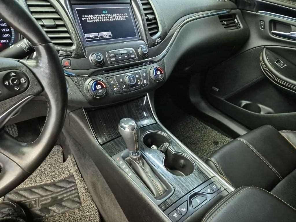 Chevrolet Impala - Vista 10