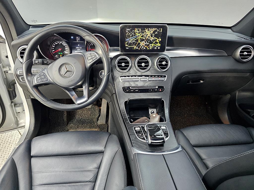 Mercedes Benz GLC Class - Vista 5