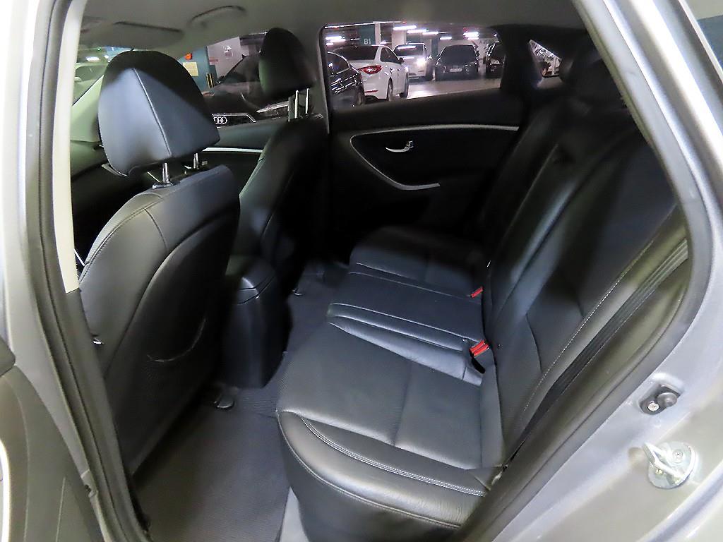HYUNDAI i30 - Vista 7