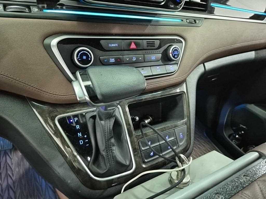 HYUNDAI Starex - Vista 8