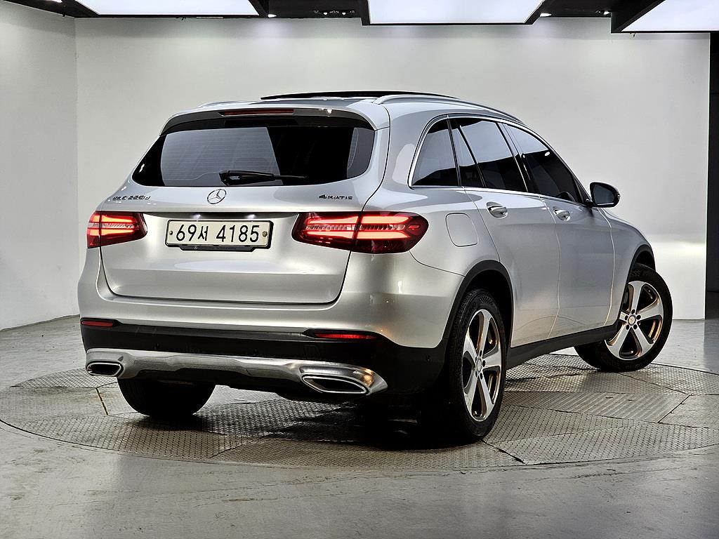Mercedes Benz GLC Class - Vista 4