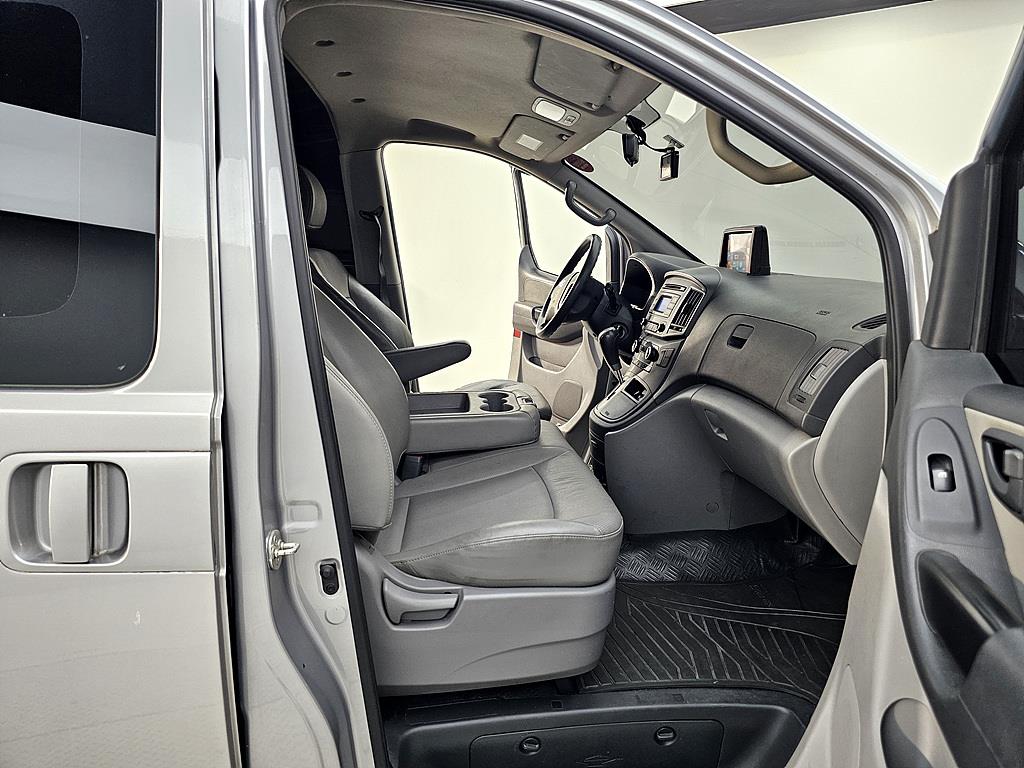 HYUNDAI Starex - Vista 5