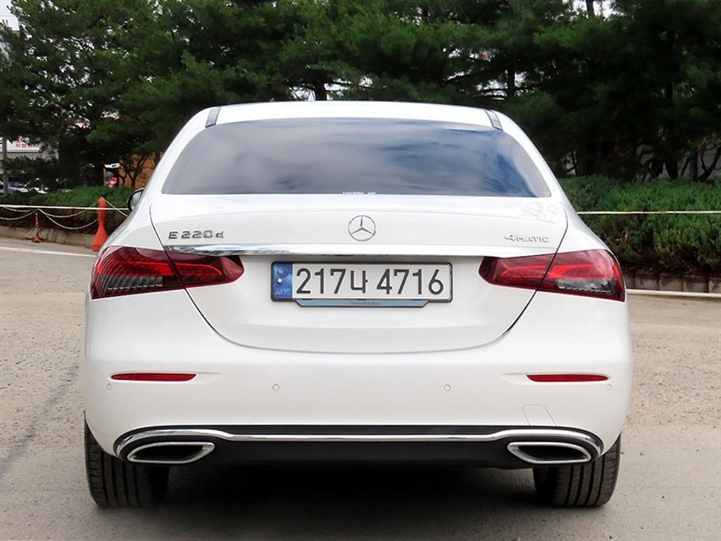 Mercedes Benz E class - Vista 4