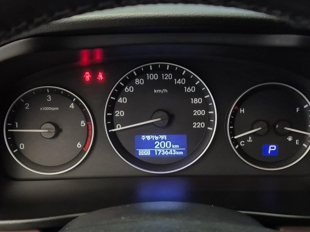 HYUNDAI Starex - Vista 6