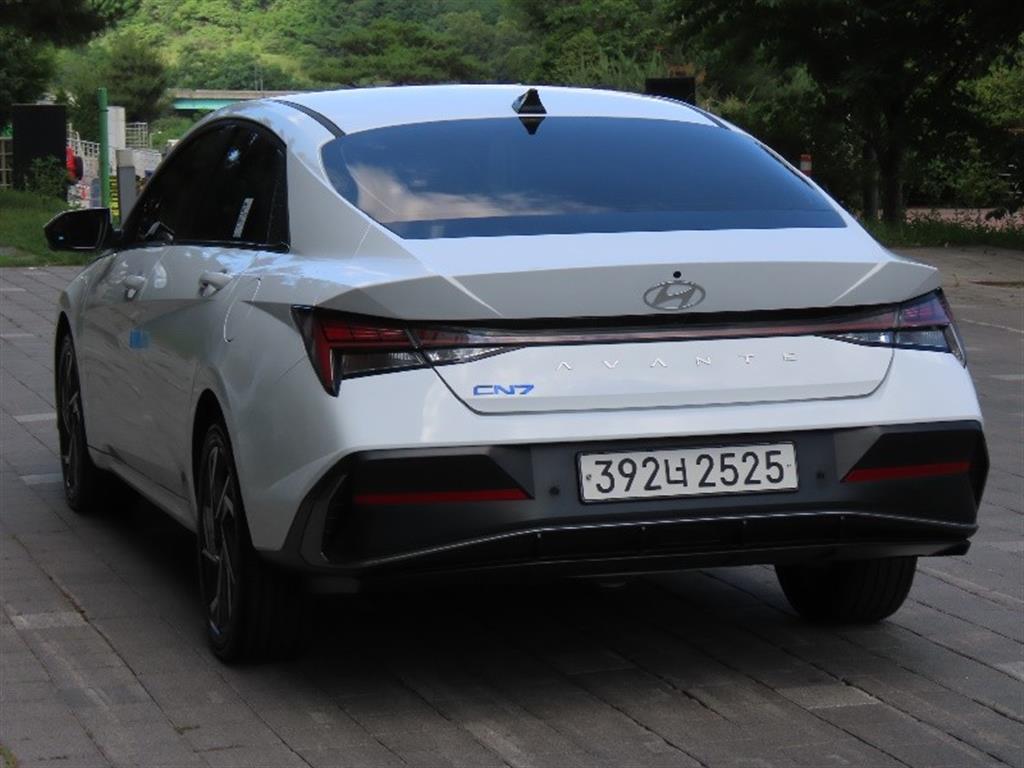 HYUNDAI Avante - Vista 7