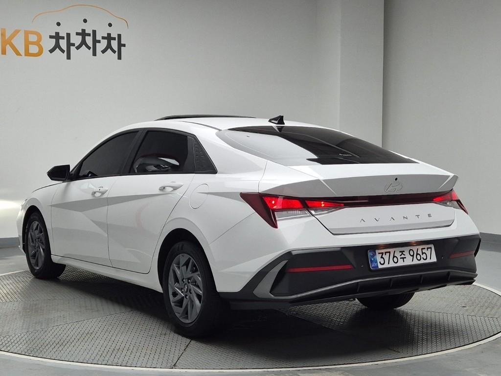 HYUNDAI Avante - Vista 3