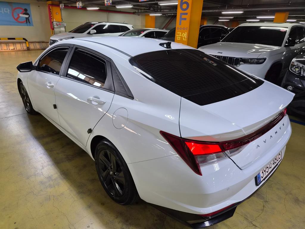 HYUNDAI Avante - Vista 6