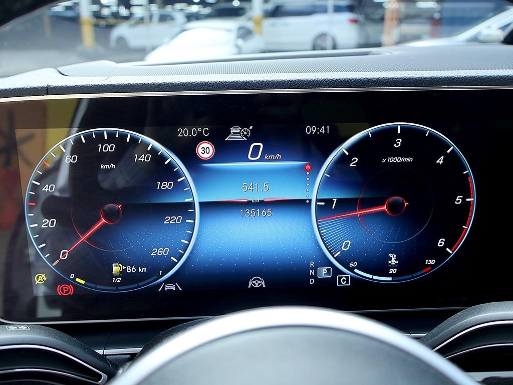 Mercedes Benz GLE Class - Vista 11
