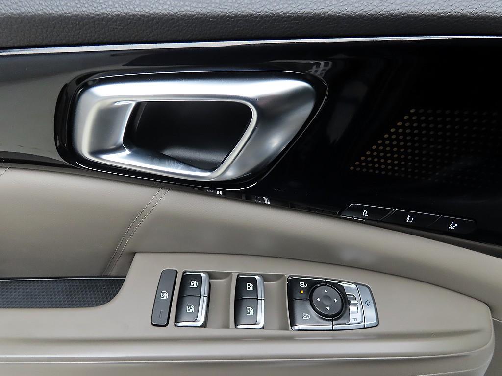 KIA Carnival - Vista 11