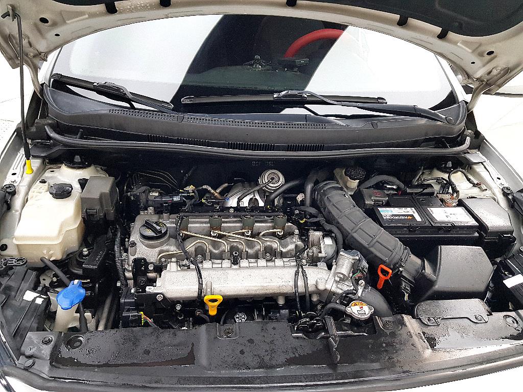HYUNDAI Accent - Vista 6