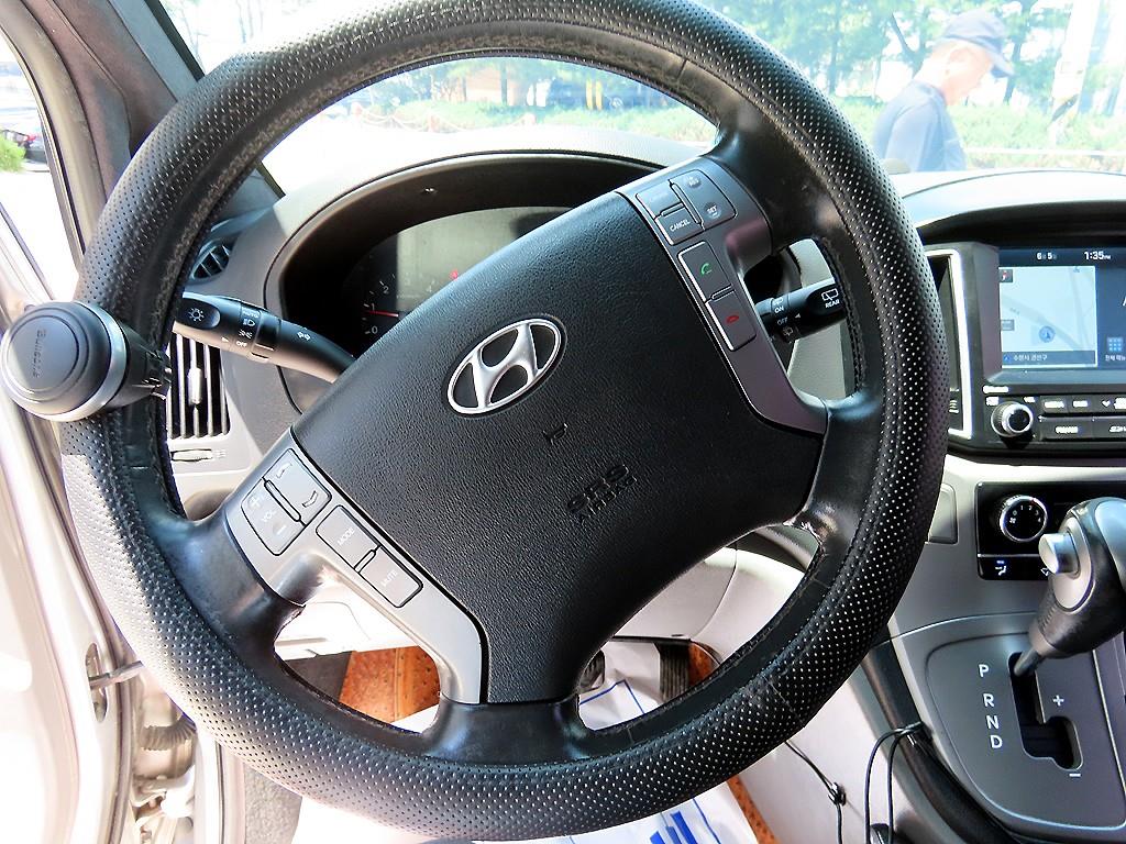 HYUNDAI Starex - Vista 8