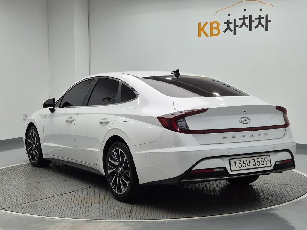 HYUNDAI Sonata - Vista 4