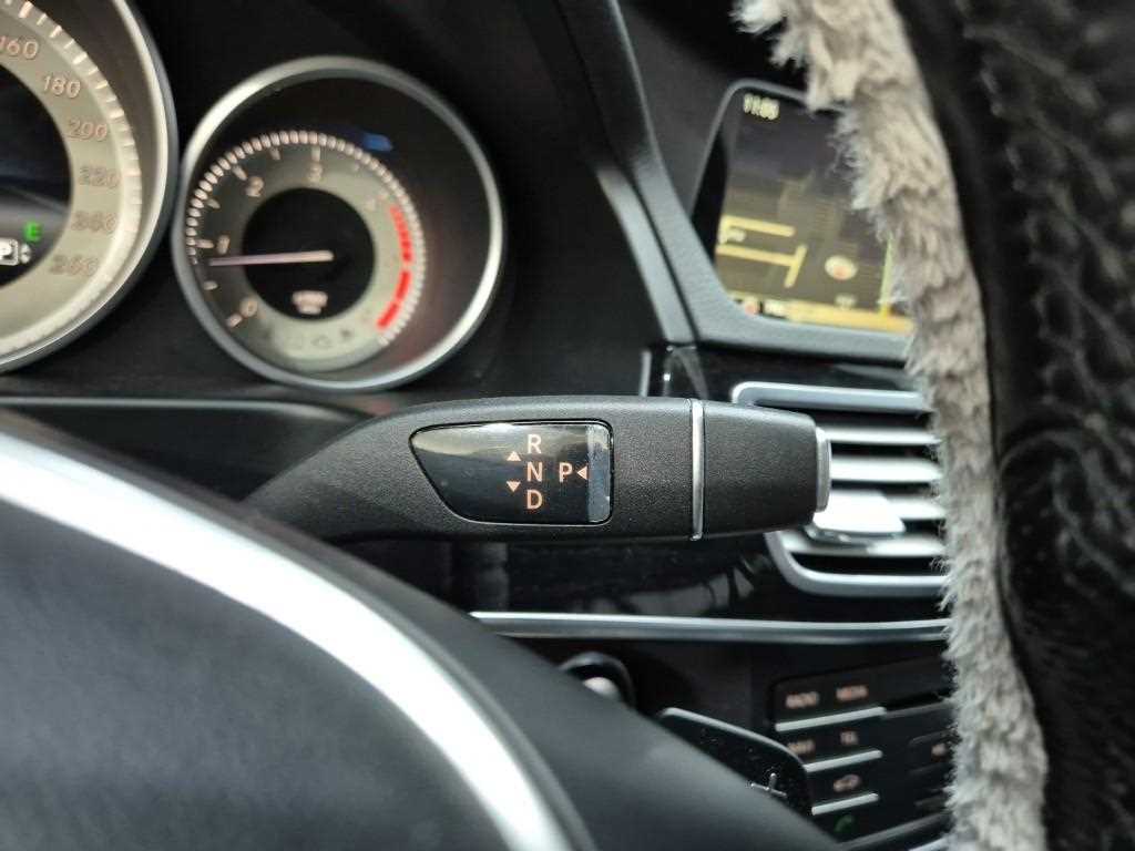 Mercedes Benz E class - Vista 8