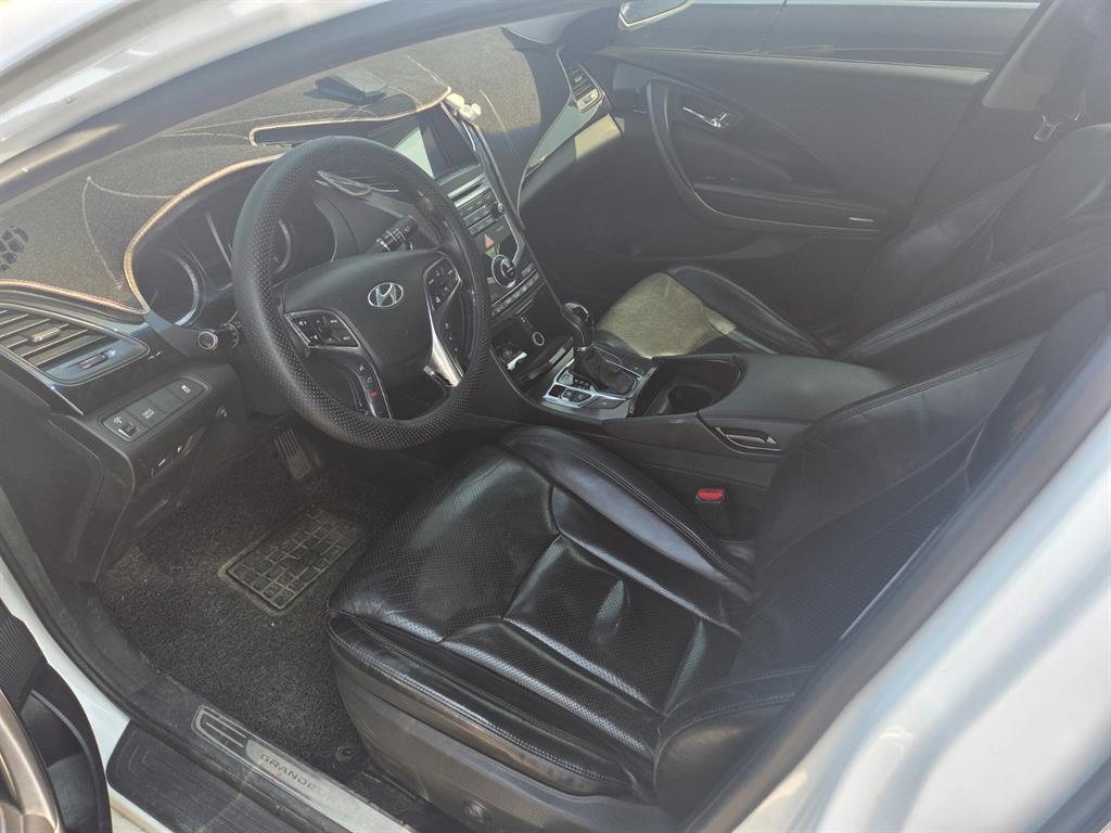 HYUNDAI Grandeur - Vista 8