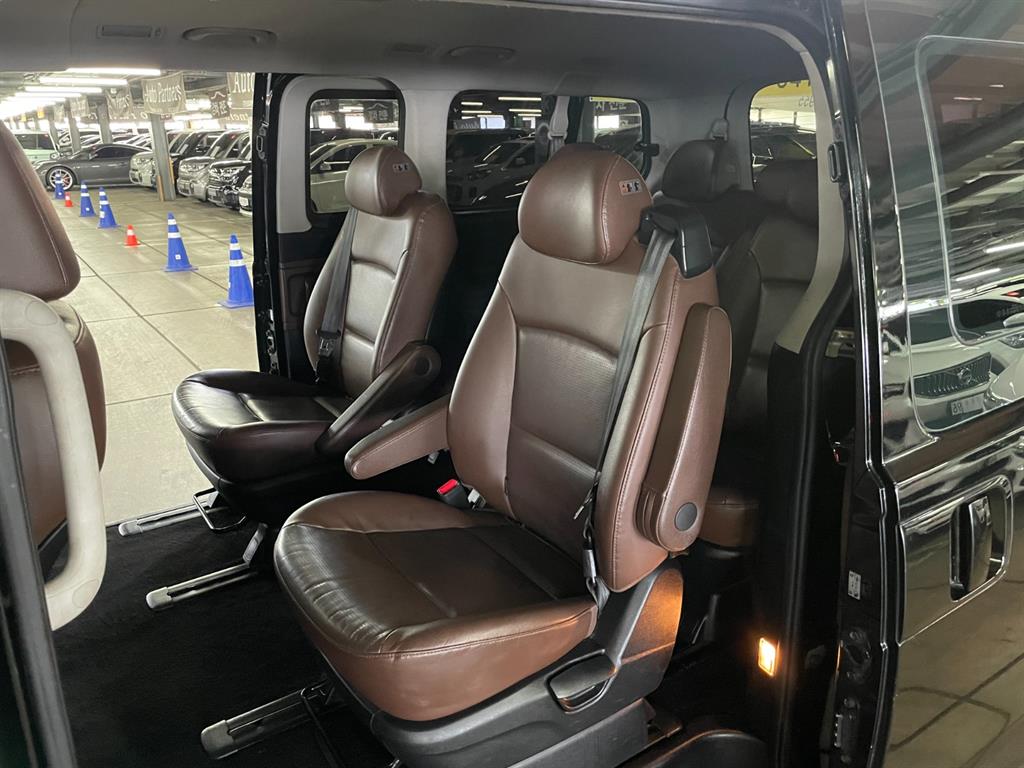 HYUNDAI Starex - Vista 7