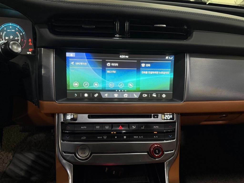 Jaguar XF - Vista 11