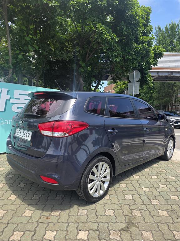 KIA Carens - Vista 5