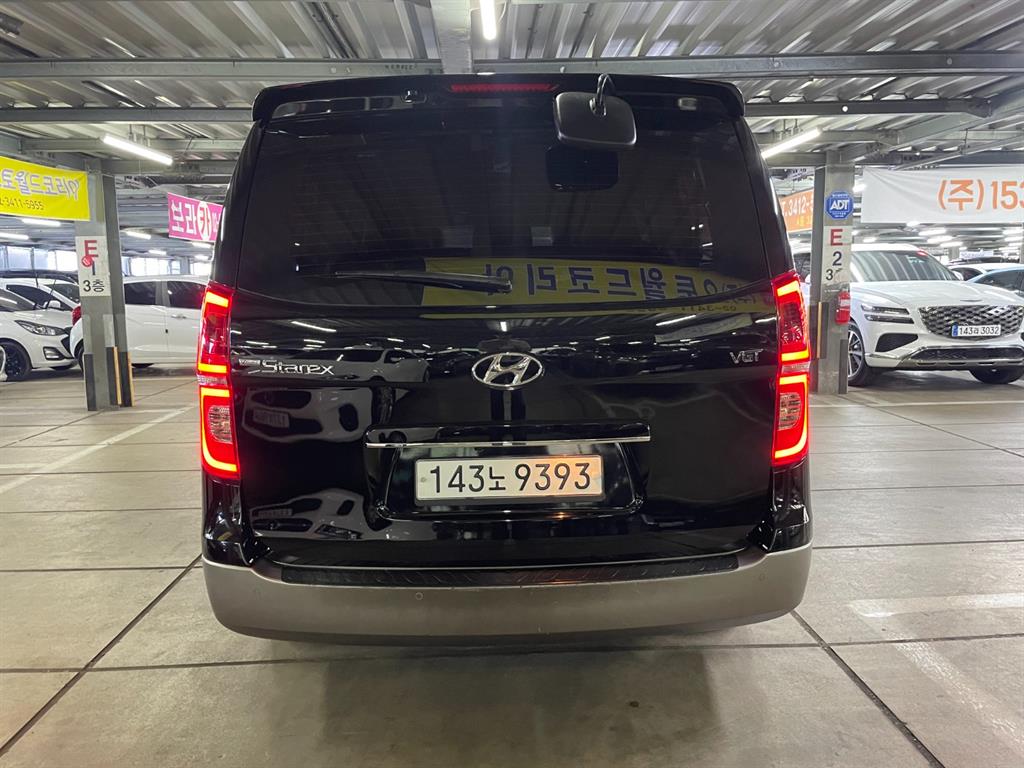 HYUNDAI Starex - Vista 3