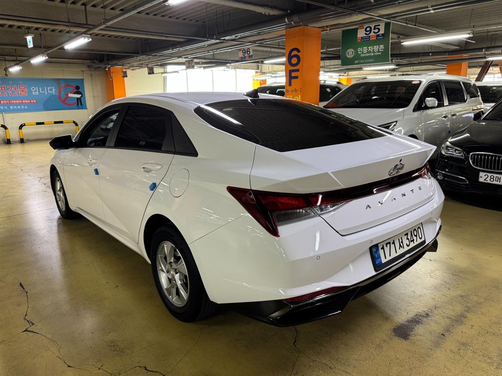 HYUNDAI Avante - Vista 4