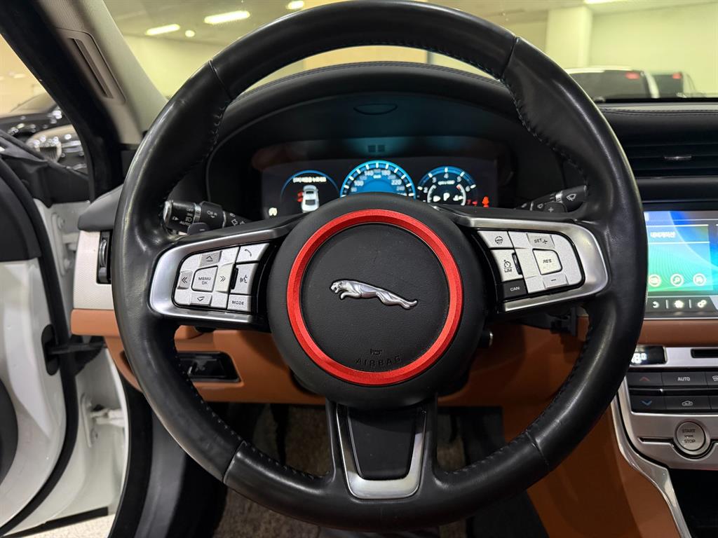 Jaguar XF - Vista 9