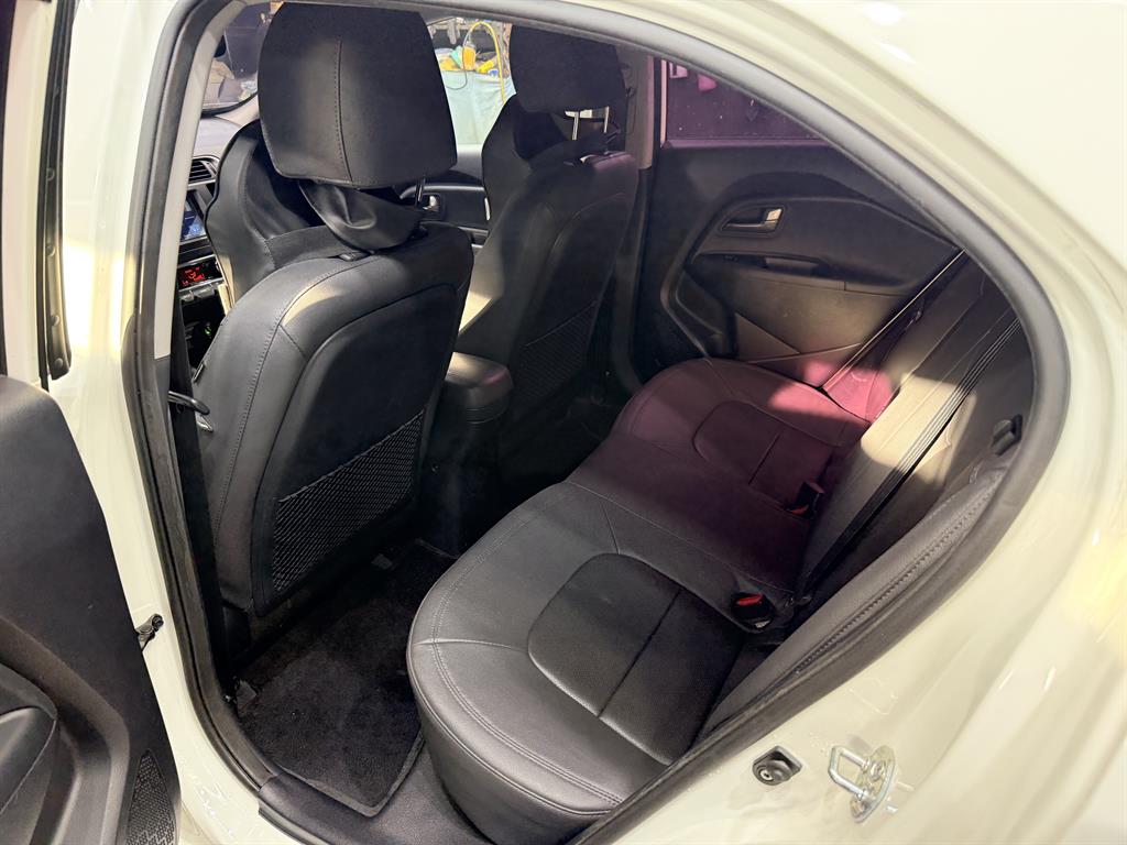 KIA Pride - Vista 8