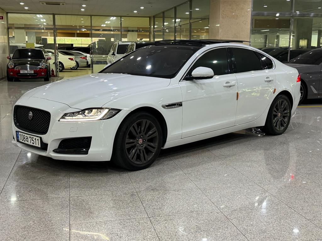 Jaguar XF 2018 Blanco - Importación desde Corea - HF Imports Iquique - Foto 1