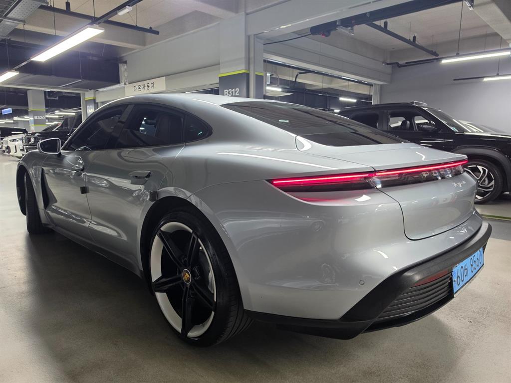 Porsche Taycan - Vista 2