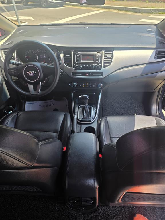 KIA Carens - Vista 10