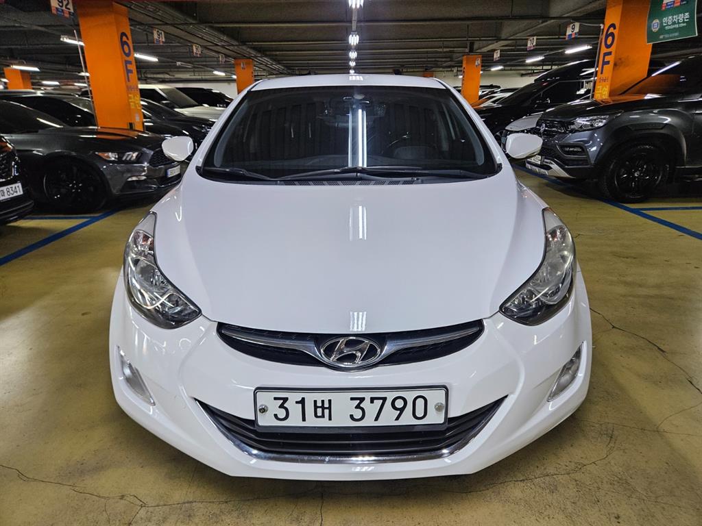 HYUNDAI Avante - Vista 2